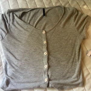 Basic button up gray top | Medium